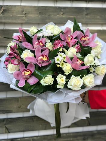 Букет цветов из: Розы и Хризантемы в Розовке