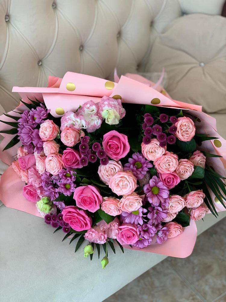 Букет цветов из: Хризантемы, Розы и Лизиантусы в Розовке