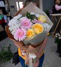 Букет цветов из:  Герберы, Розы и Хризантемы в Розовке