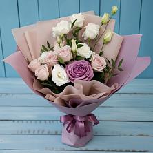 Букет цветов из:  Розы и Лизиантусы в Розовке
