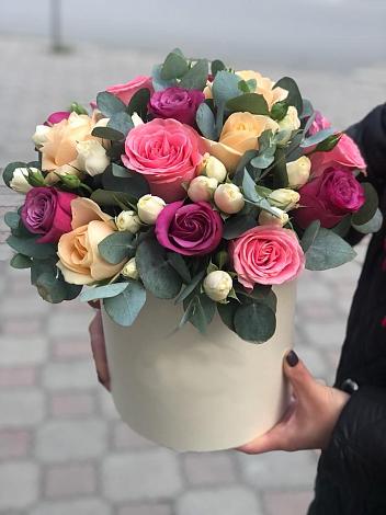 Цветочная композиция из Розы в шляпной коробке в Розовке
