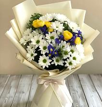 Букет цветов из:  Ирисы, Хризантемы и Розы в Розовке