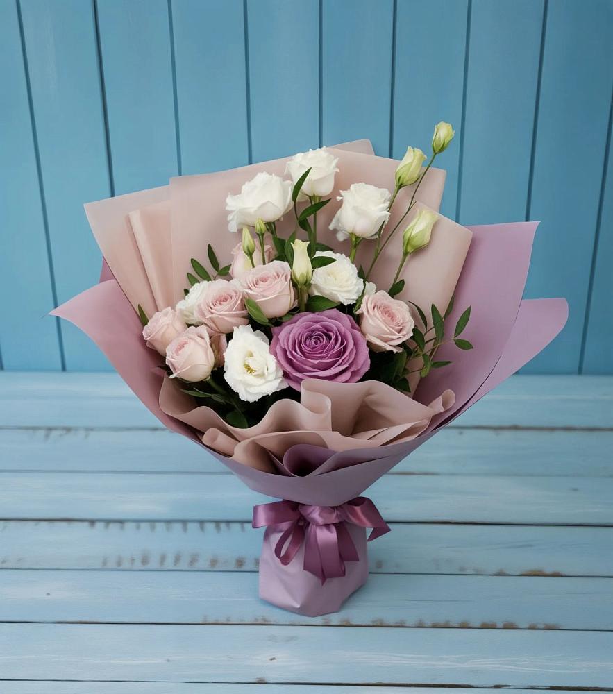 Букет цветов из: Розы и Лизиантусы в Розовке